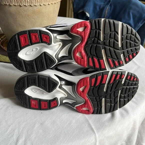 Champion tennis shoes size 9 men’s - Picture 4 of 9